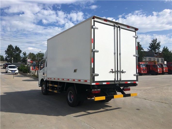 富锦新款东风4米2冷藏车厂家 专业制造，冷链运输的可靠伙伴